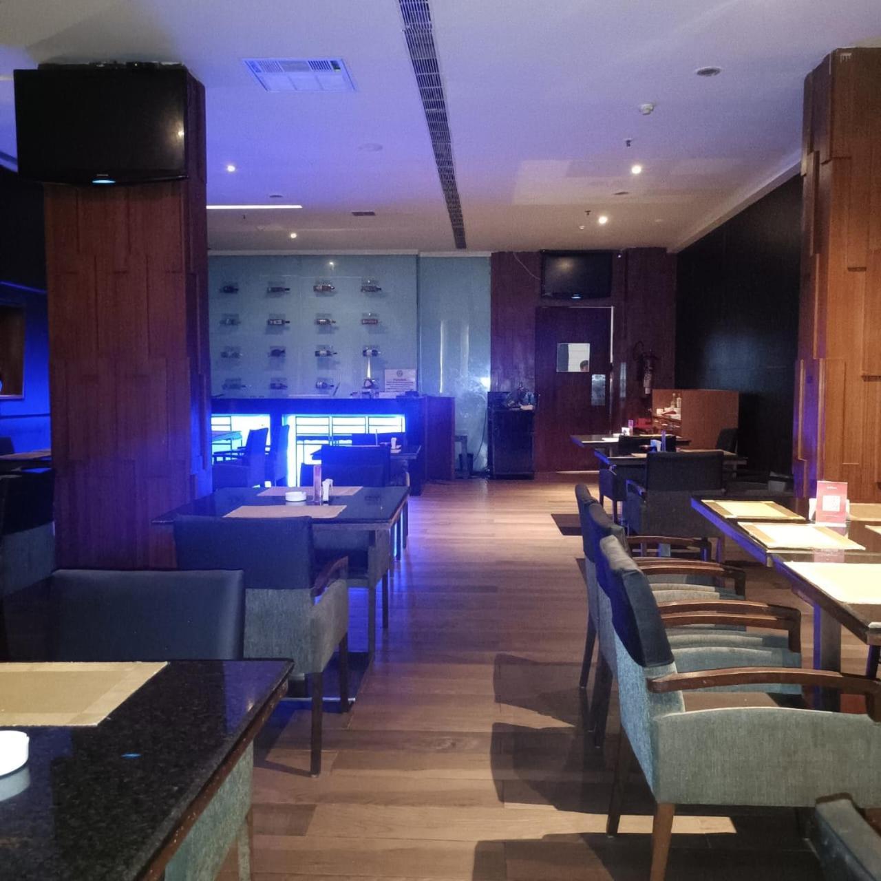 Royal Park Kakinada Hotel ภายนอก รูปภาพ