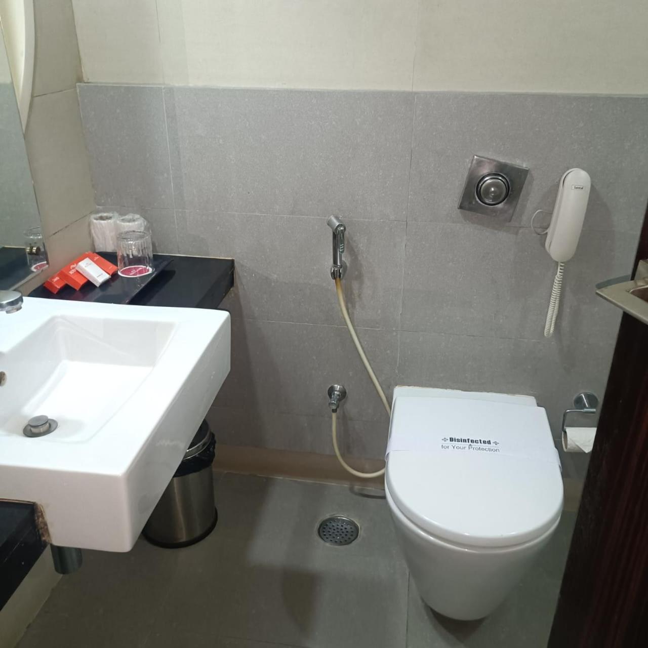 Royal Park Kakinada Hotel ภายนอก รูปภาพ