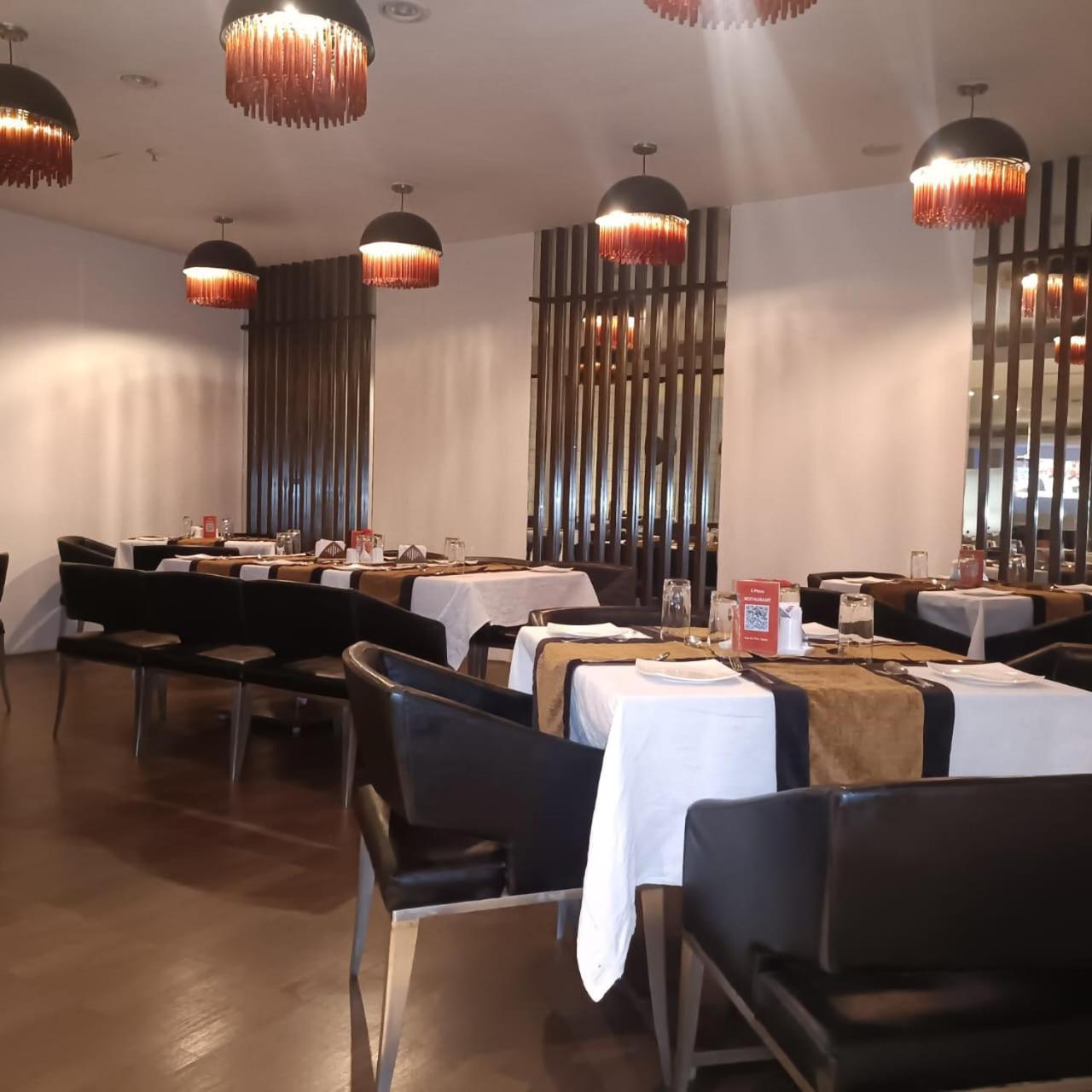 Royal Park Kakinada Hotel ภายนอก รูปภาพ
