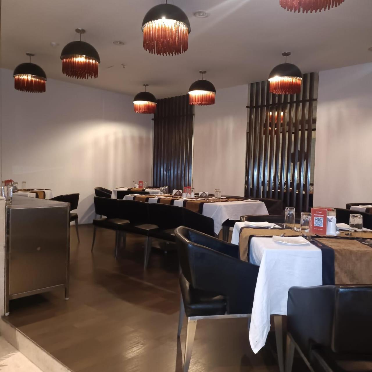 Royal Park Kakinada Hotel ภายนอก รูปภาพ