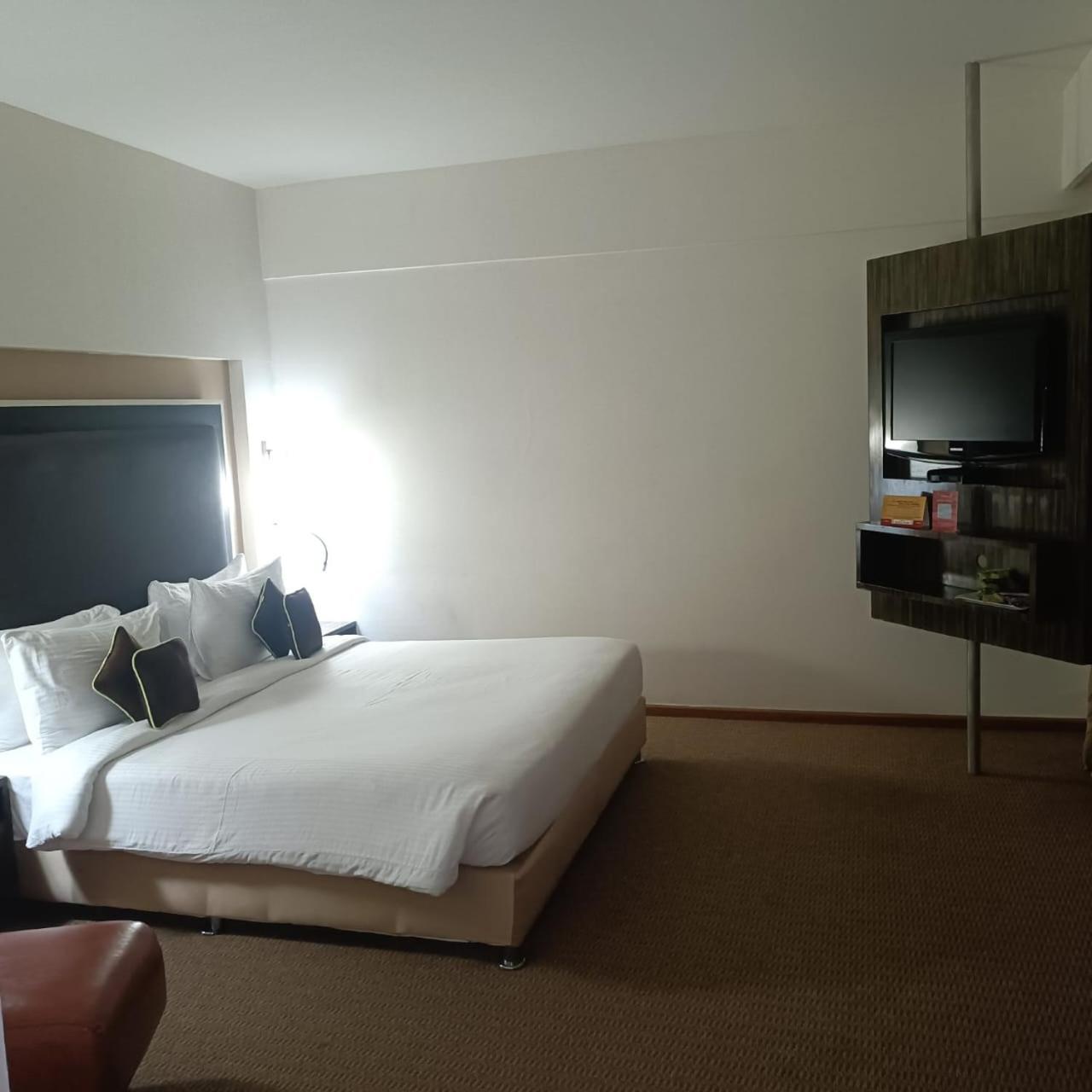 Royal Park Kakinada Hotel ภายนอก รูปภาพ