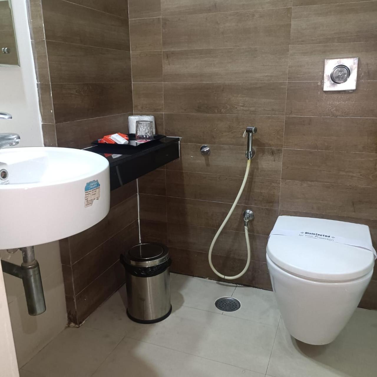 Royal Park Kakinada Hotel ภายนอก รูปภาพ