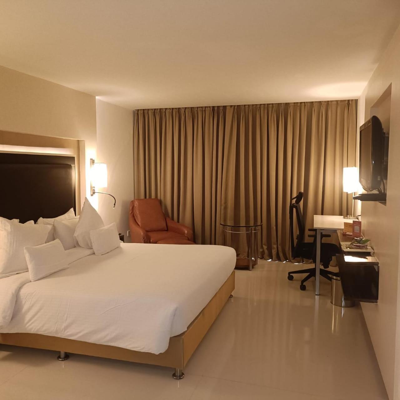 Royal Park Kakinada Hotel ภายนอก รูปภาพ