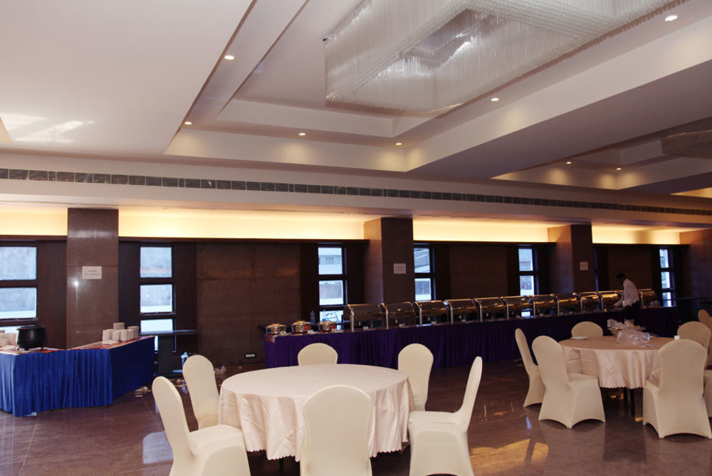 Royal Park Kakinada Hotel ภายนอก รูปภาพ