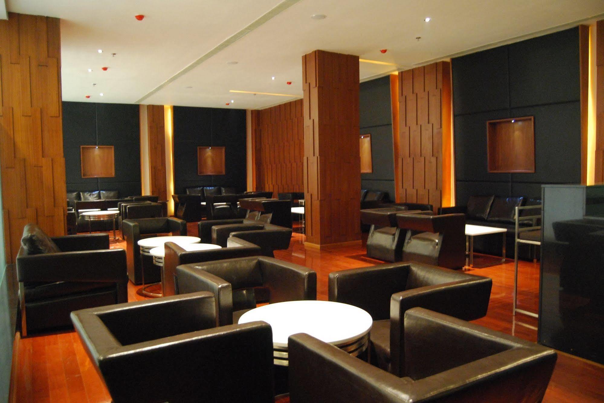 Royal Park Kakinada Hotel ภายนอก รูปภาพ