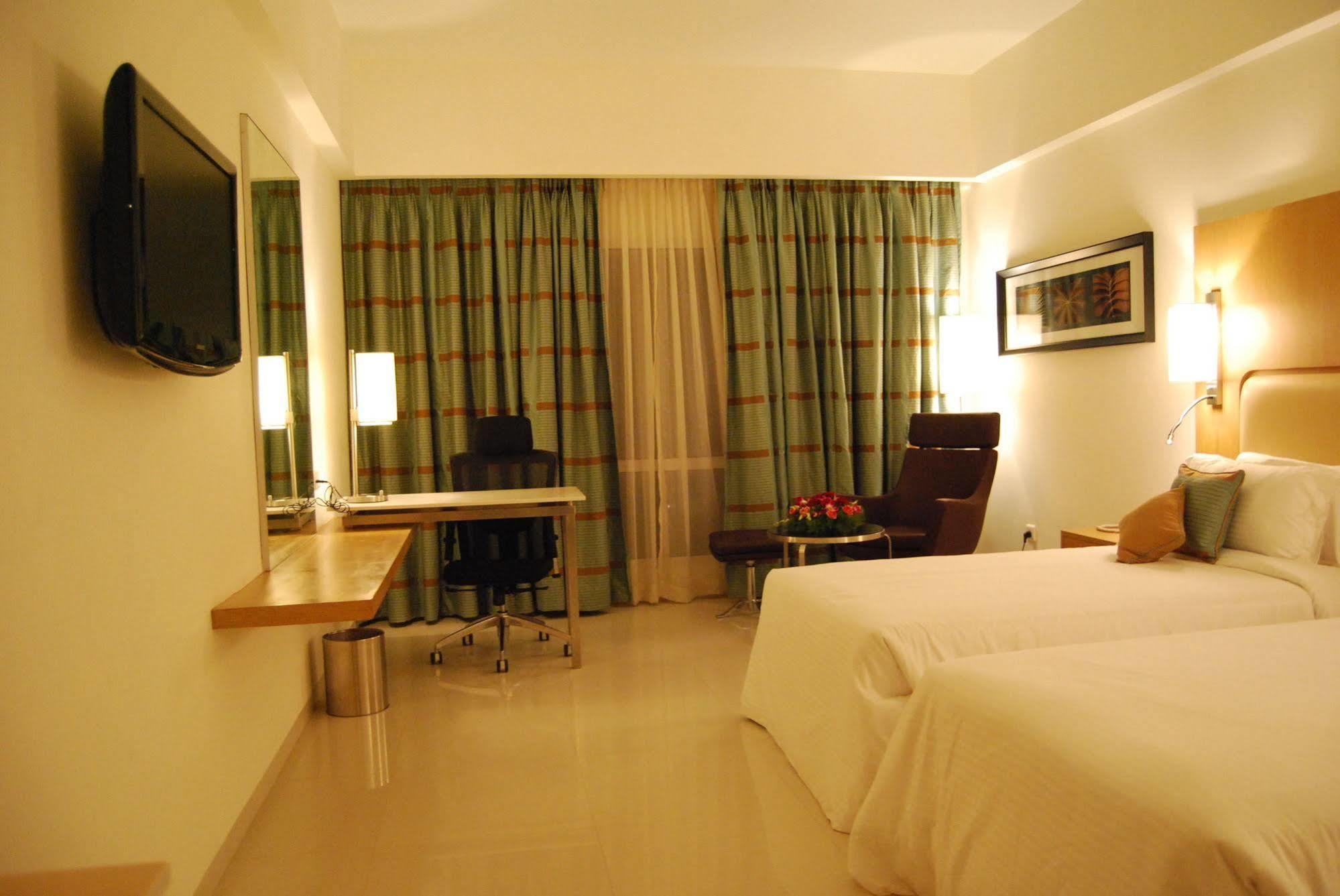 Royal Park Kakinada Hotel ภายนอก รูปภาพ