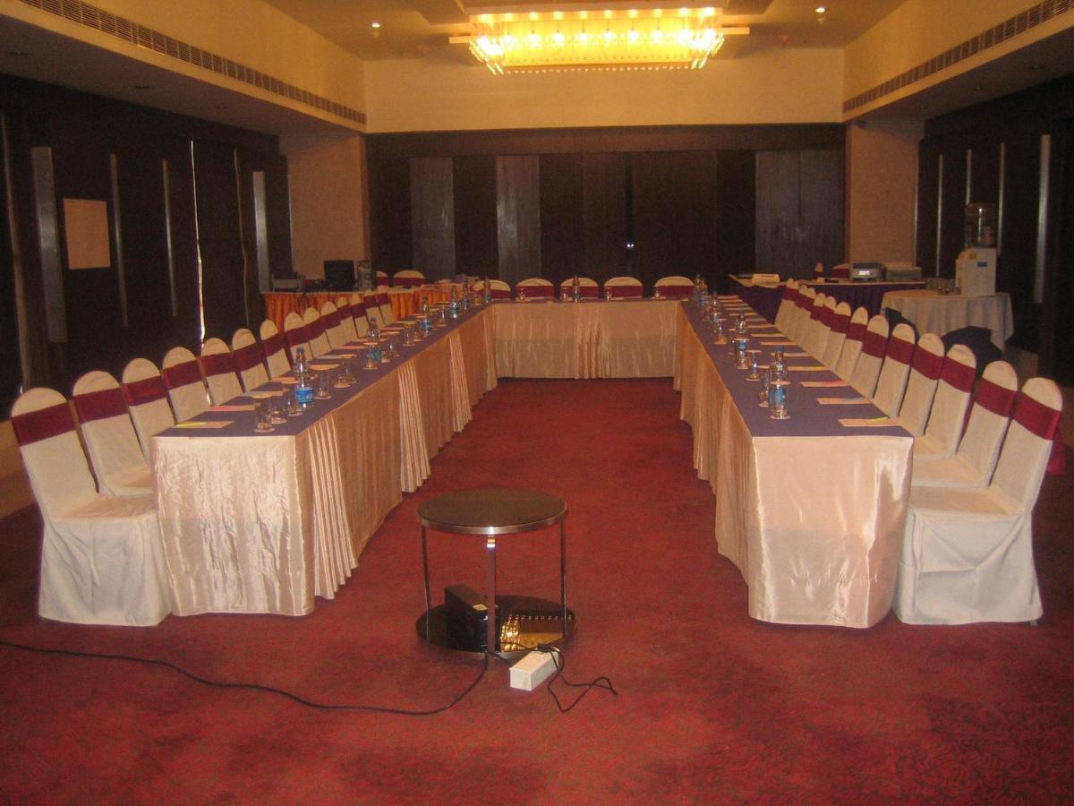Royal Park Kakinada Hotel ภายนอก รูปภาพ
